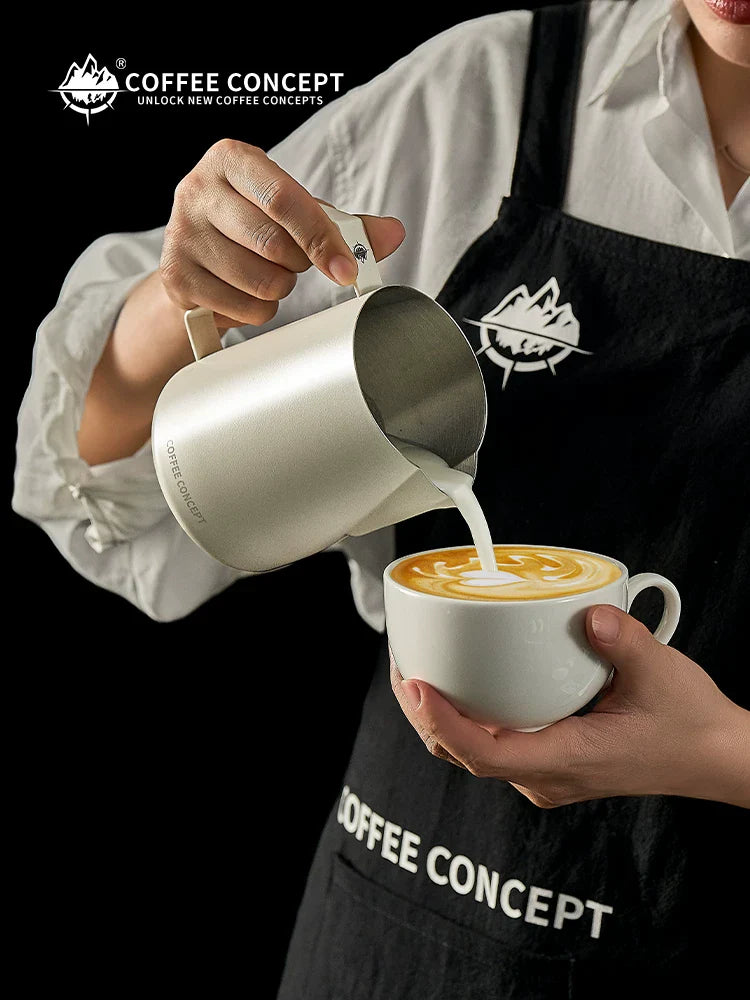 【COFFEE CONCEPT】Phantom Milk Pitcher, Precision Spout Milk Frothing Pitcher, Professional Espresso Latte Art Cup, 600ml Coffee Milk Jug